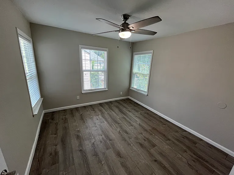 2546 Searcy Dr — Photo 10