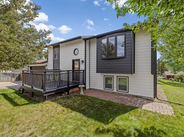 3240 Meadowbrook Dr, Rapid City, SD 57702