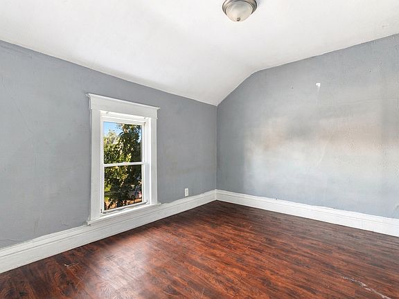3rd image of 412 Oneida St