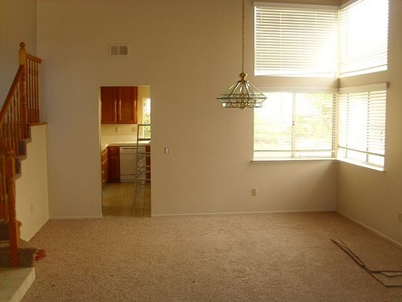 5th image of 39565 Glenwood Ct