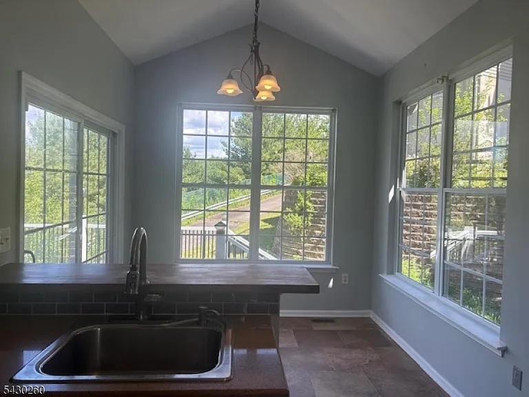 305 Winding Hill Dr — Photo 6