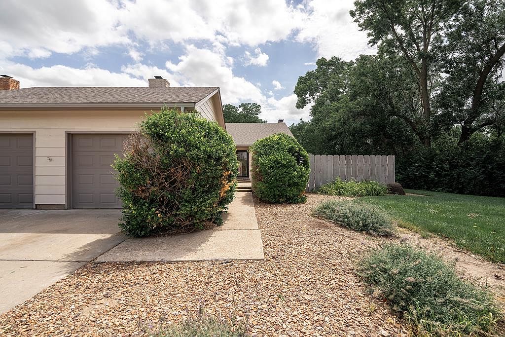 1318 Parkwood Dr, Salina, KS 67401 Zillow