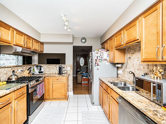 4th image of 685 Jill Ct