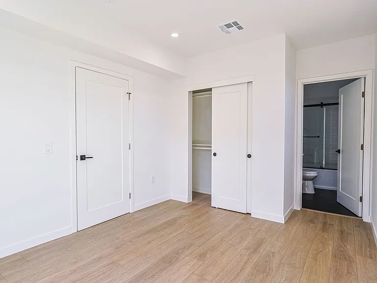 1227 N June St #1227 — Photo 25