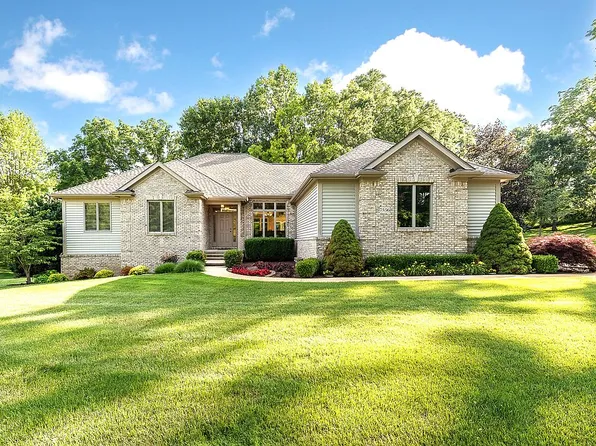 7356 Nicole Ln, Pinckney, MI 48169