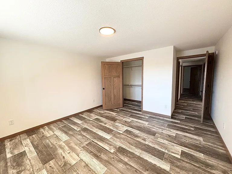 575 Main St W — Photo 3