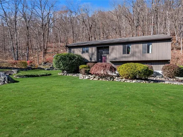 993 Peekskill Hollow Road, Putnam Valley, NY 10579