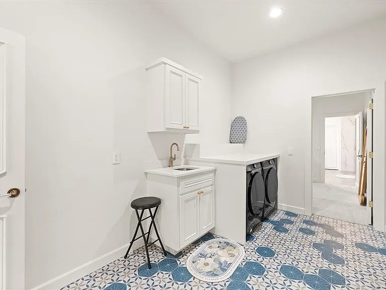 1304 Katelyn Ct — Photo 48
