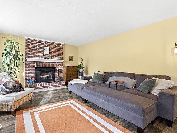 4th image of 9423 Grandview Ct