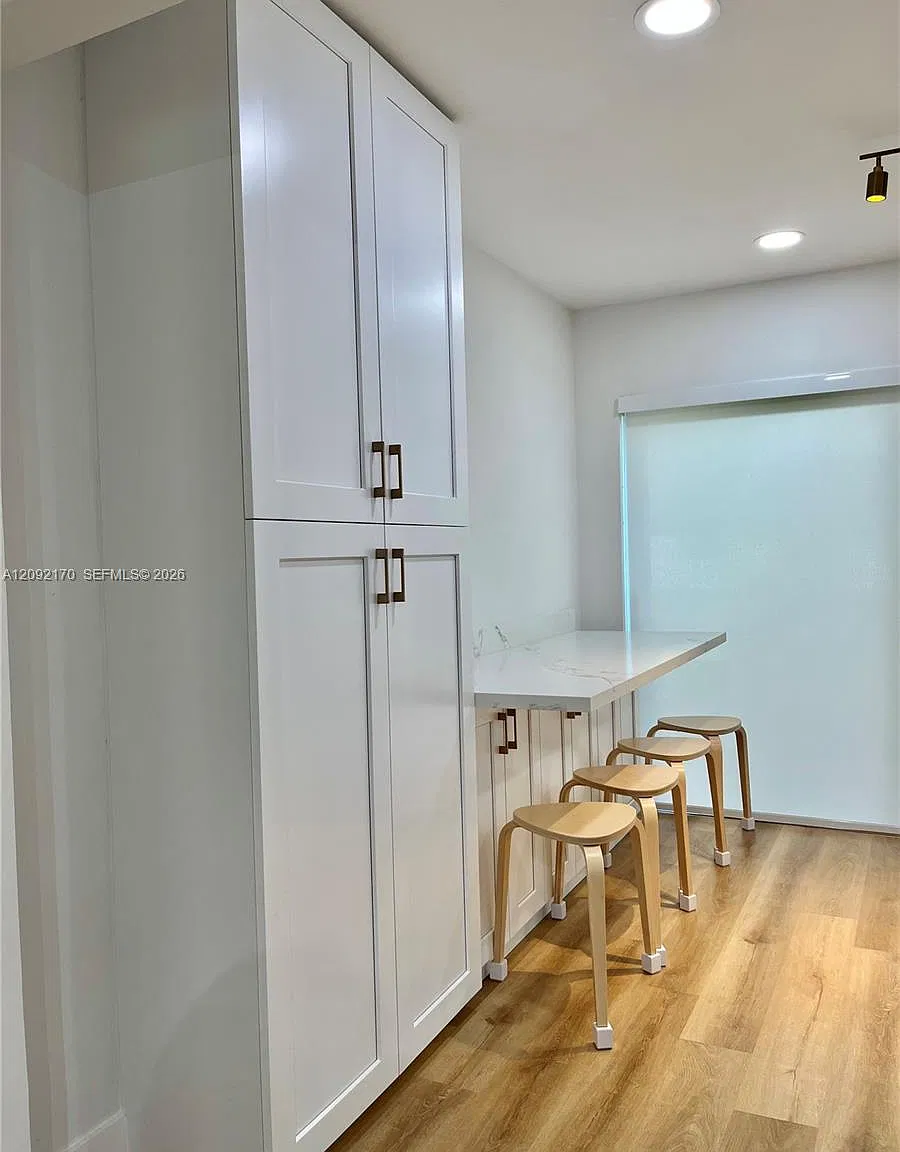 3 bed, 1156 sqft, $3,500 — Photo 2