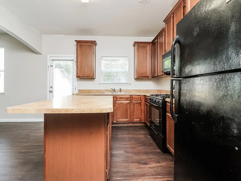 98 High Point Way — Photo 10