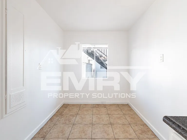 2534 Hill St — Photo 13