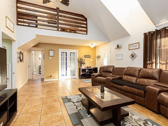 4th image of 201 Rollingwood Dr