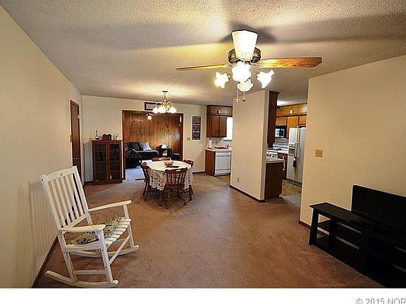 3rd image of 1221 S Poplar Pl