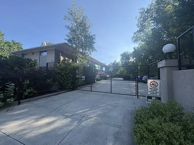 Park Lane Apartments — Photo 4