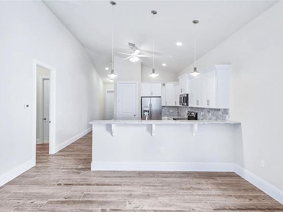 3rd image of 962 SW 27th St