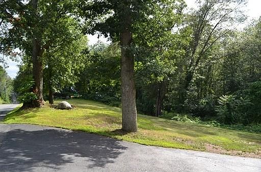 3rd image of 441 Kingsbury Ave