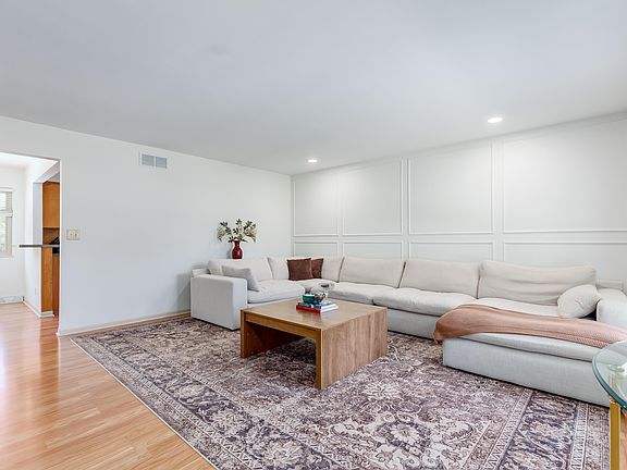 5th image of 5 Timberview Ct