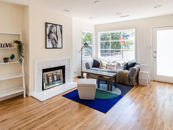 4th image of 3644 Greenwood Ave