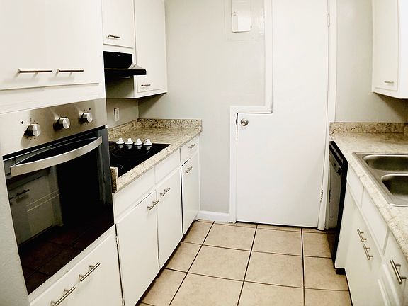 2nd image of 2320 E 21st St Unit 303