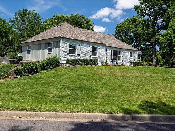 4th image of 5024 Howe Dr