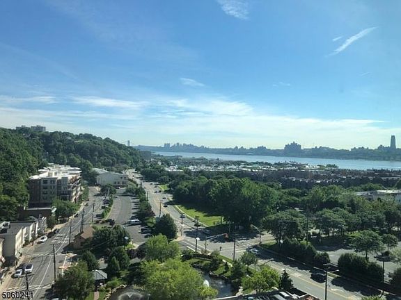 4th image of 1611 Hudson Park #1611