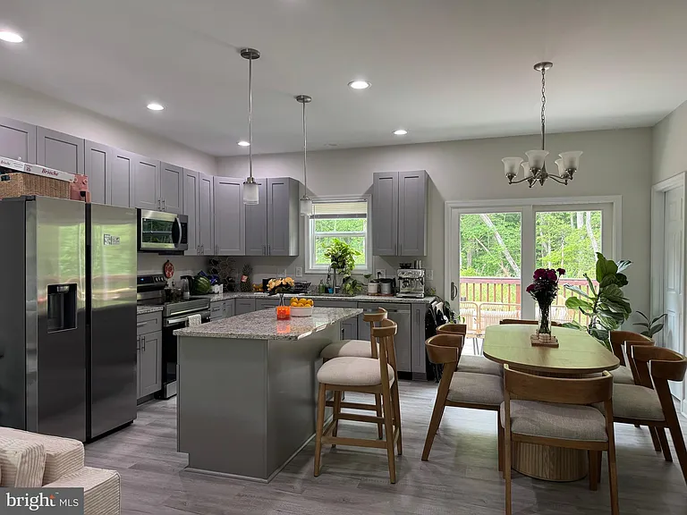 903 Albrough Blvd — Photo 26