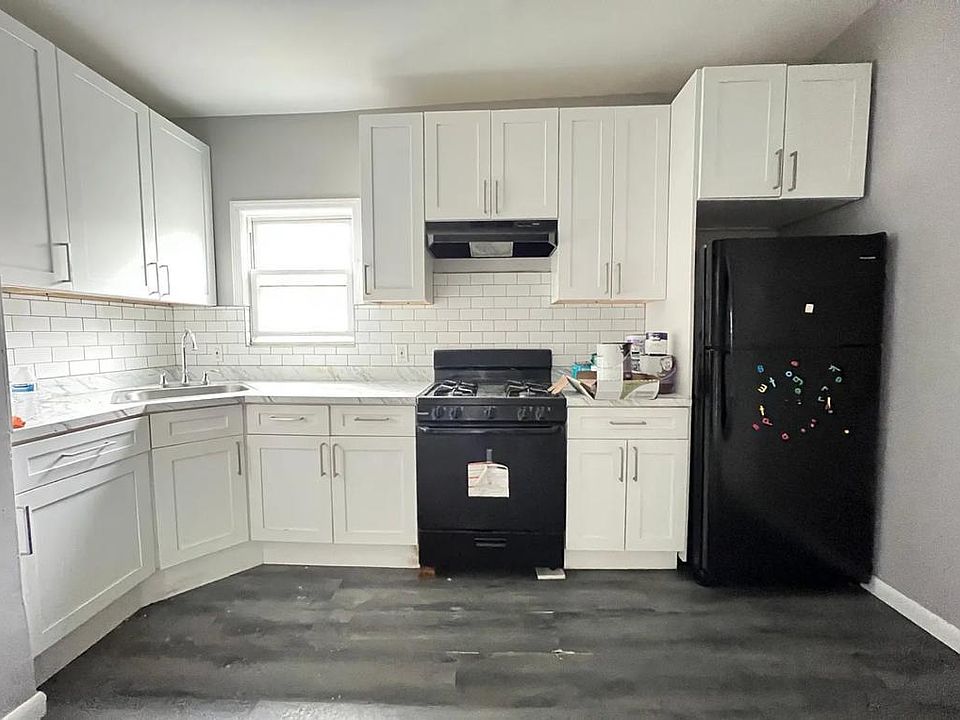 1st image of 37 Columbia Ave Floor 3