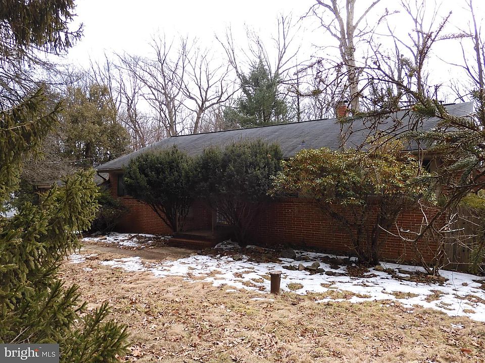 2nd image of 1005 Hart Rd