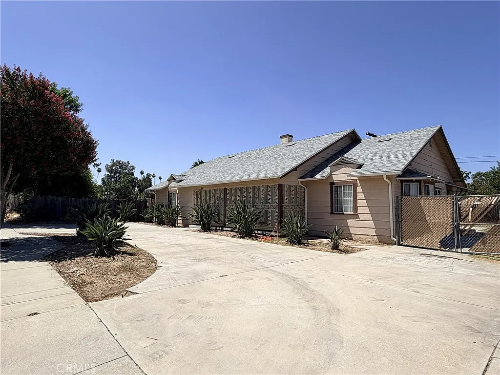 3 bed, 1688 sqft, $2,950 — Photo 2