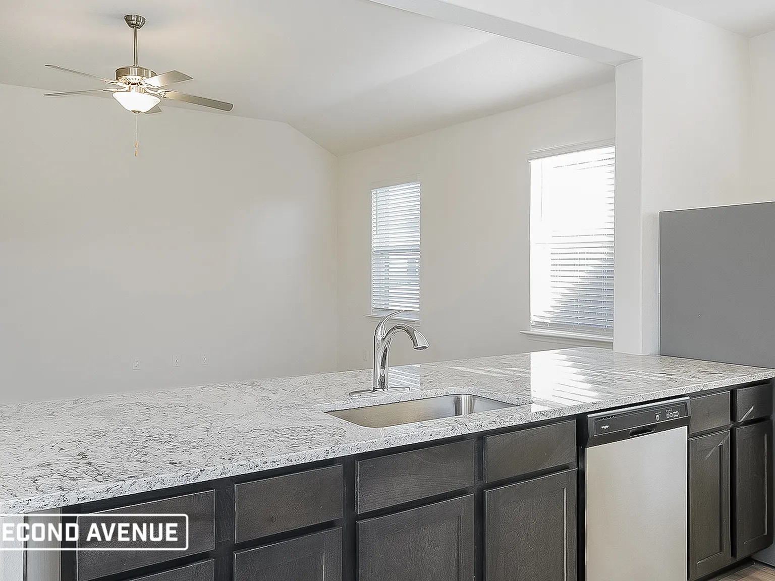 4 bed, 2.0 bath, 1961 sqft, $2,350 — Photo 3