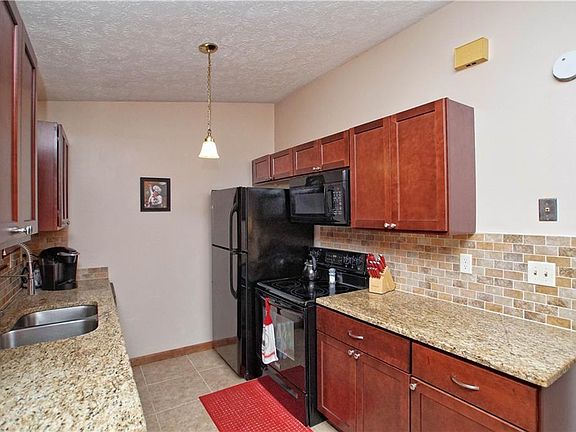 3rd image of 423 E Overlook Dr