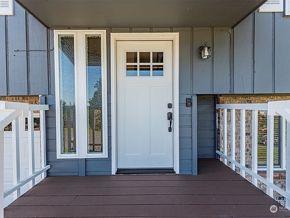 5th image of 934 E Benjamin Avenue