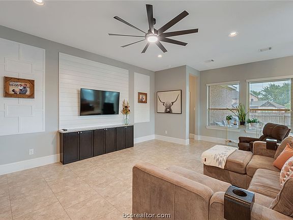 2nd image of 2533 Kimbolton Dr