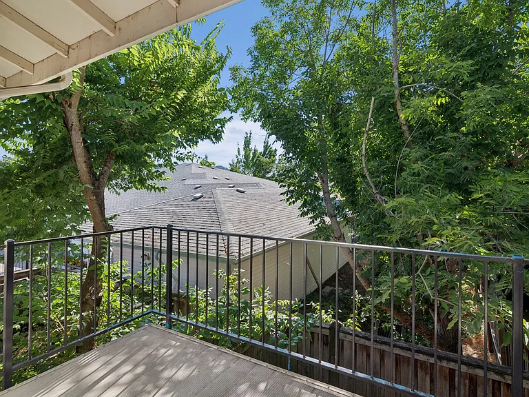 Brentwood Estates — Photo 8