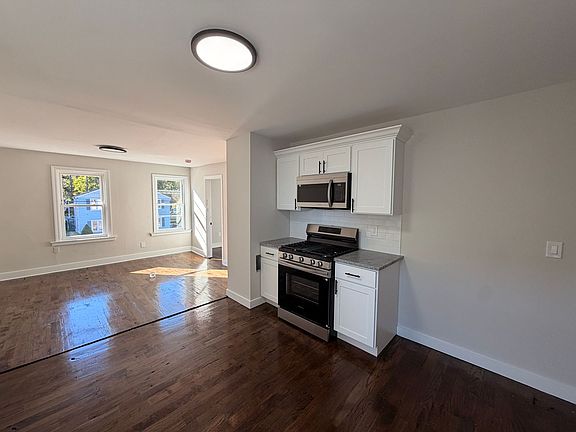 3rd image of 39 Webb St #2