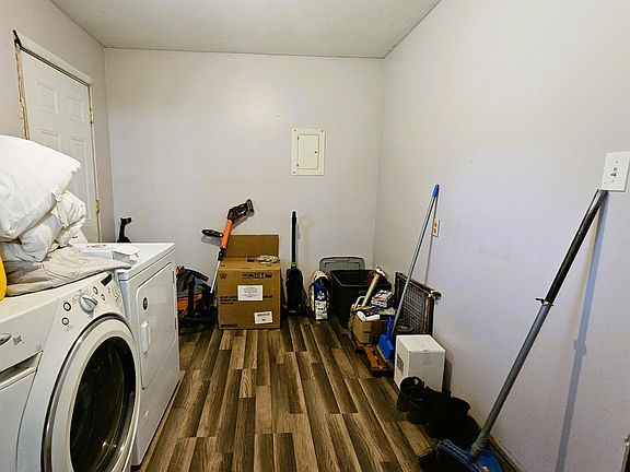 3rd image of 237 Tony Ln