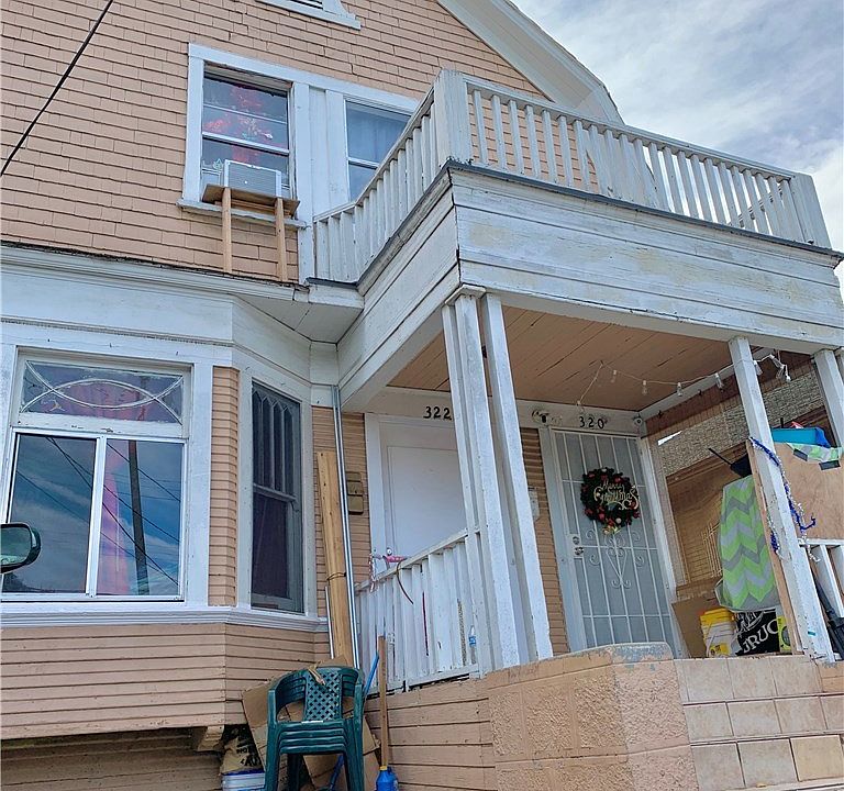 1st image of 320 E 35th St