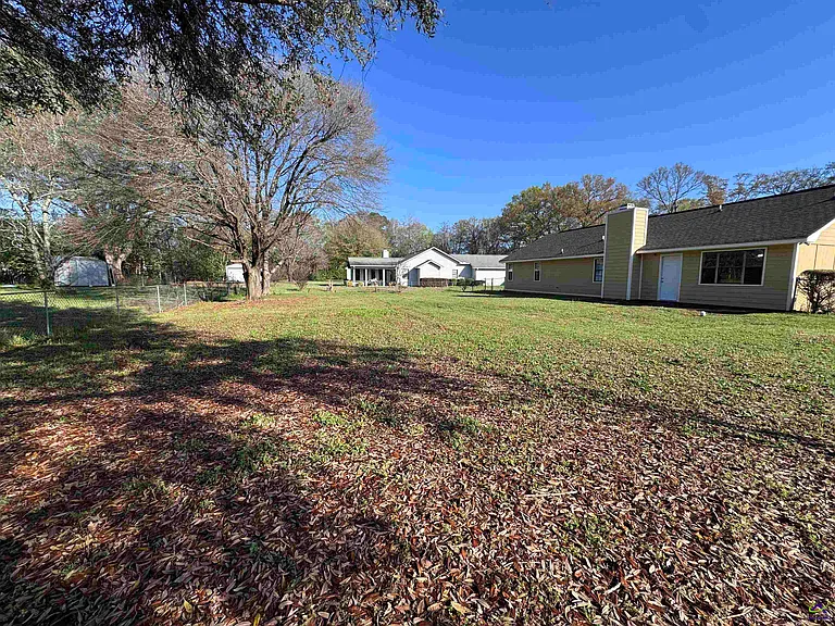 111 Rainbow Ave — Photo 16