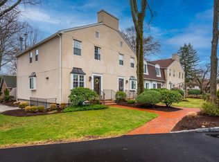 12 Denmark Ln #12, Needham, MA 02492