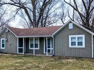 711 N Walker Ln, Olathe, KS 66061