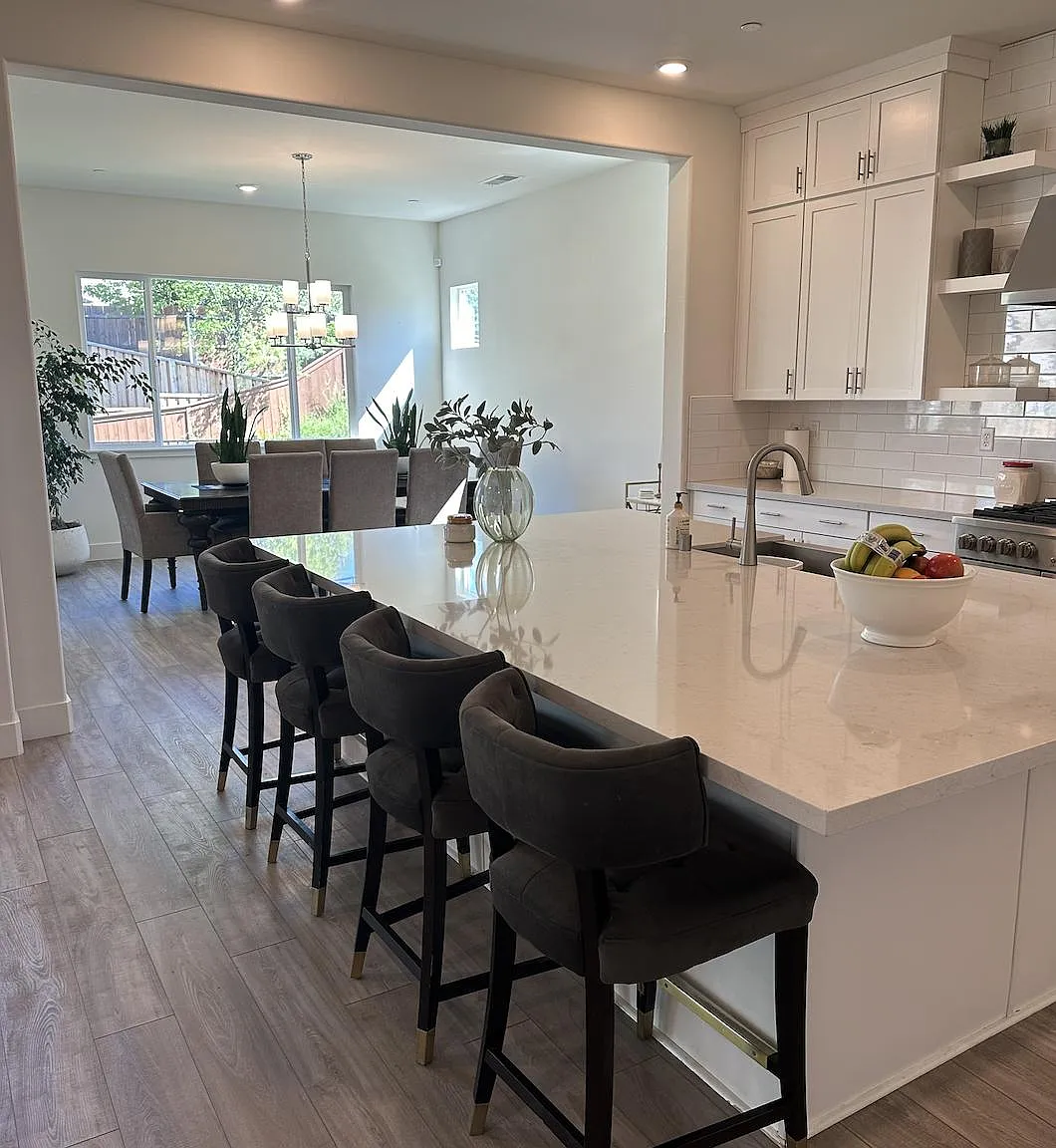 627 Lincoln Ct — Photo 4
