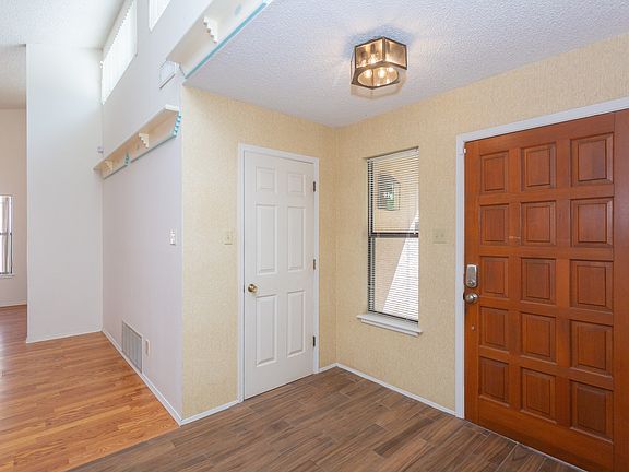 4th image of 703 Garden Pl