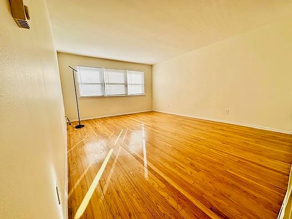 2nd image of 34 E 32nd St APT B4