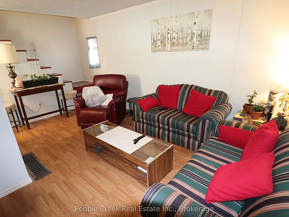 3rd image of 208 Hincks St