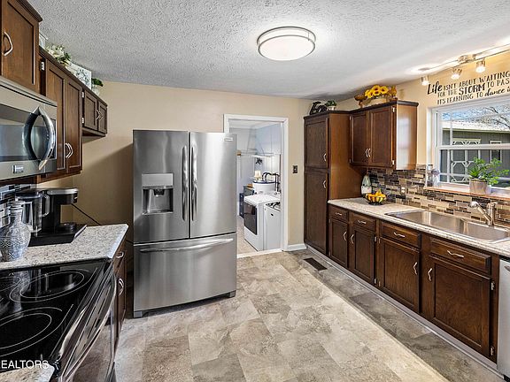 4th image of 7120 Hurst Ln