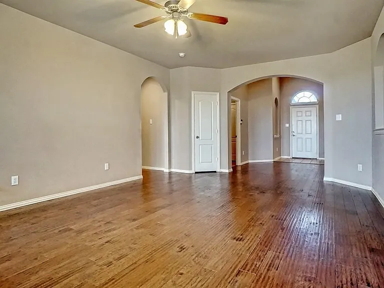 4561 Grassy Glen Dr — Photo 5