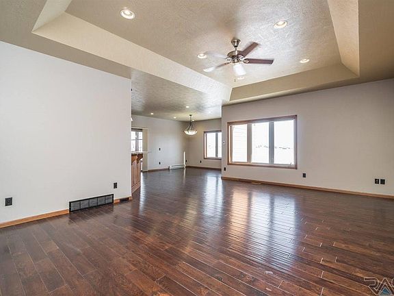 4th image of 8008 S Grass Creek Dr