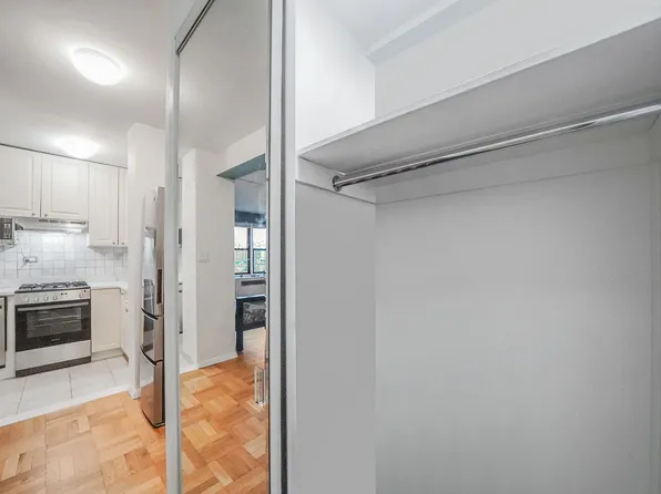 460 East 79th Street image 6 of 9