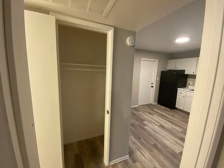2414 W Devonshire Ave — Photo 35